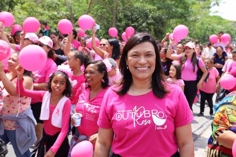 Deputada Maria Rosas participa de caminhada contra o câncer de mama